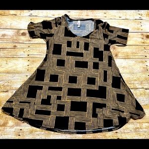 Size XS LuLaRoe Perfect tee. Scoop neck . Only worn twice . Black & tan.